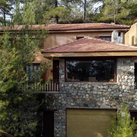 Kardama Hideaway