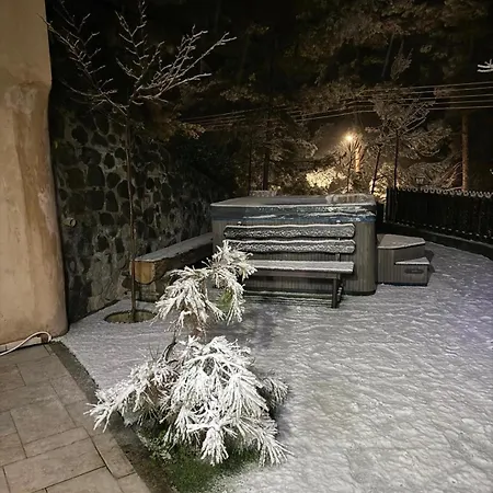 Kardama Hideaway *