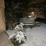 Kardama Hideaway *