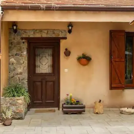 Kardama Hideaway Lodge *