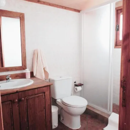 Kardama Hideaway אכסניה Kato Amiandos