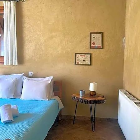 Kardama Hideaway אכסניה *