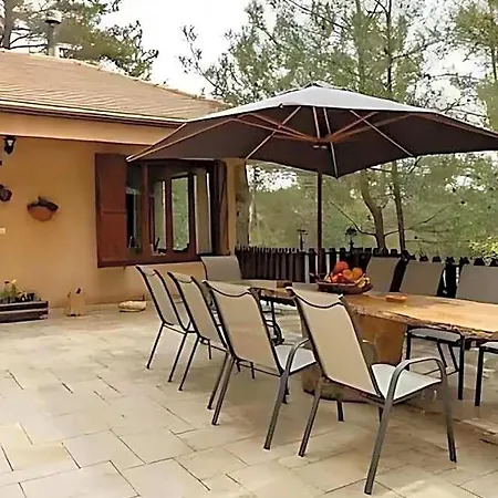 אכסניה Kardama Hideaway *