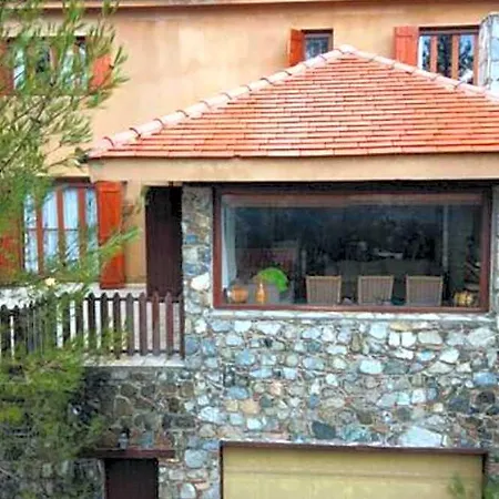 Kardama Hideaway אכסניה
