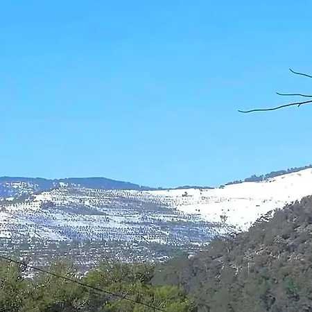 Kardama Hideaway אכסניה *