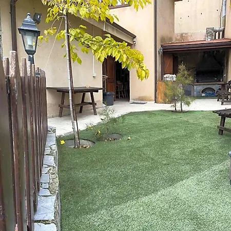 Kardama Hideaway אכסניה *