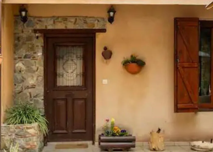 Kardama Hideaway Lodge *